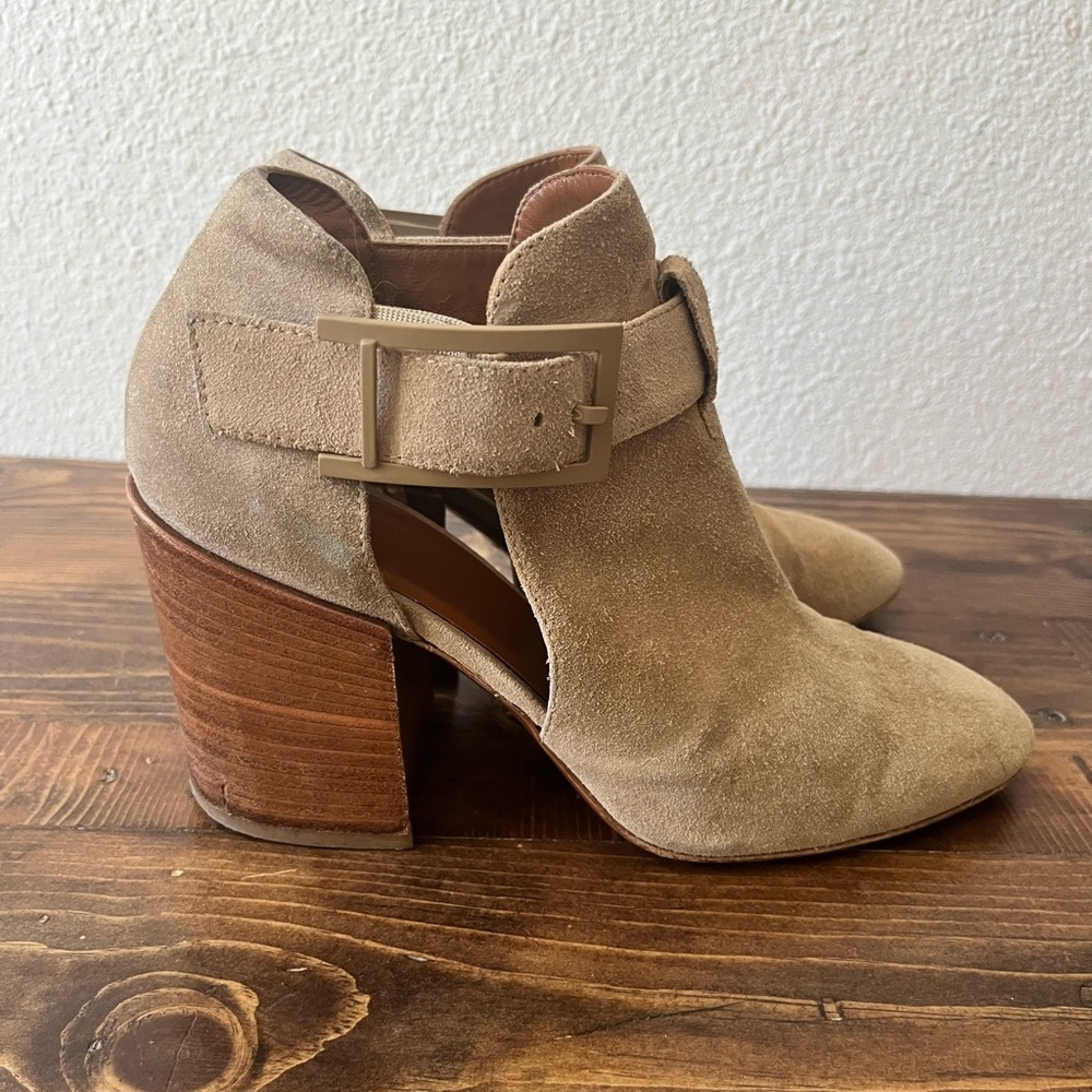 Aquatalia Women's Suede Cutout Booties Tan Ankle Boots Booties Sz. 8.5